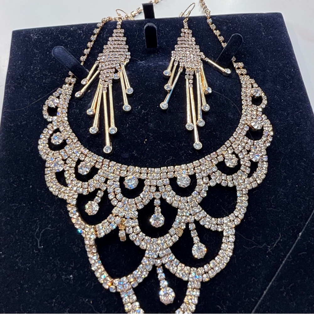 Elegant Gold and Silver Necklace and Earring Set